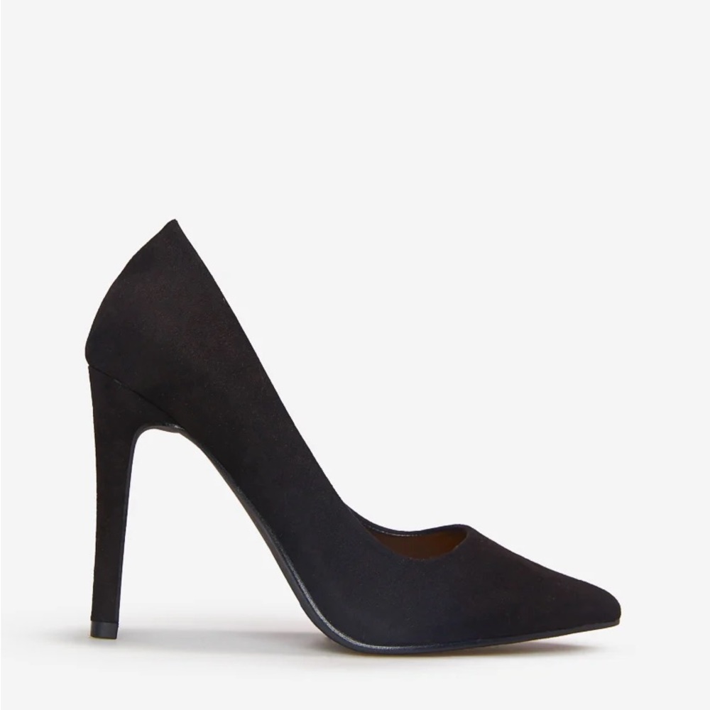 Everyday pointed silhouette heel. Faux Suede. SD Dream Sole.